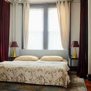 Pl And Gallery Bed & Breakfast New York